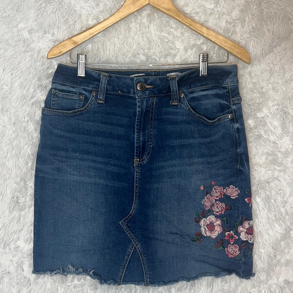 Seven7 Dresses & Skirts - Embroidered Flower Jean Skirt Size 6